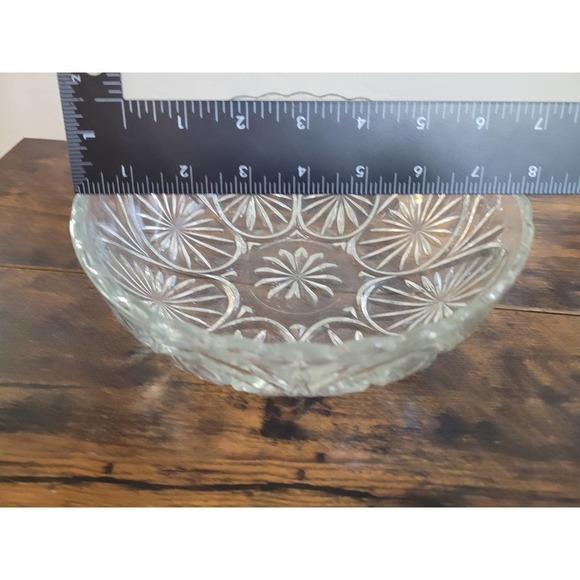 𝅺8" Crystal Glass Serving Bowl - Picture 7 of 9